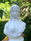 Lady under the veil Mold